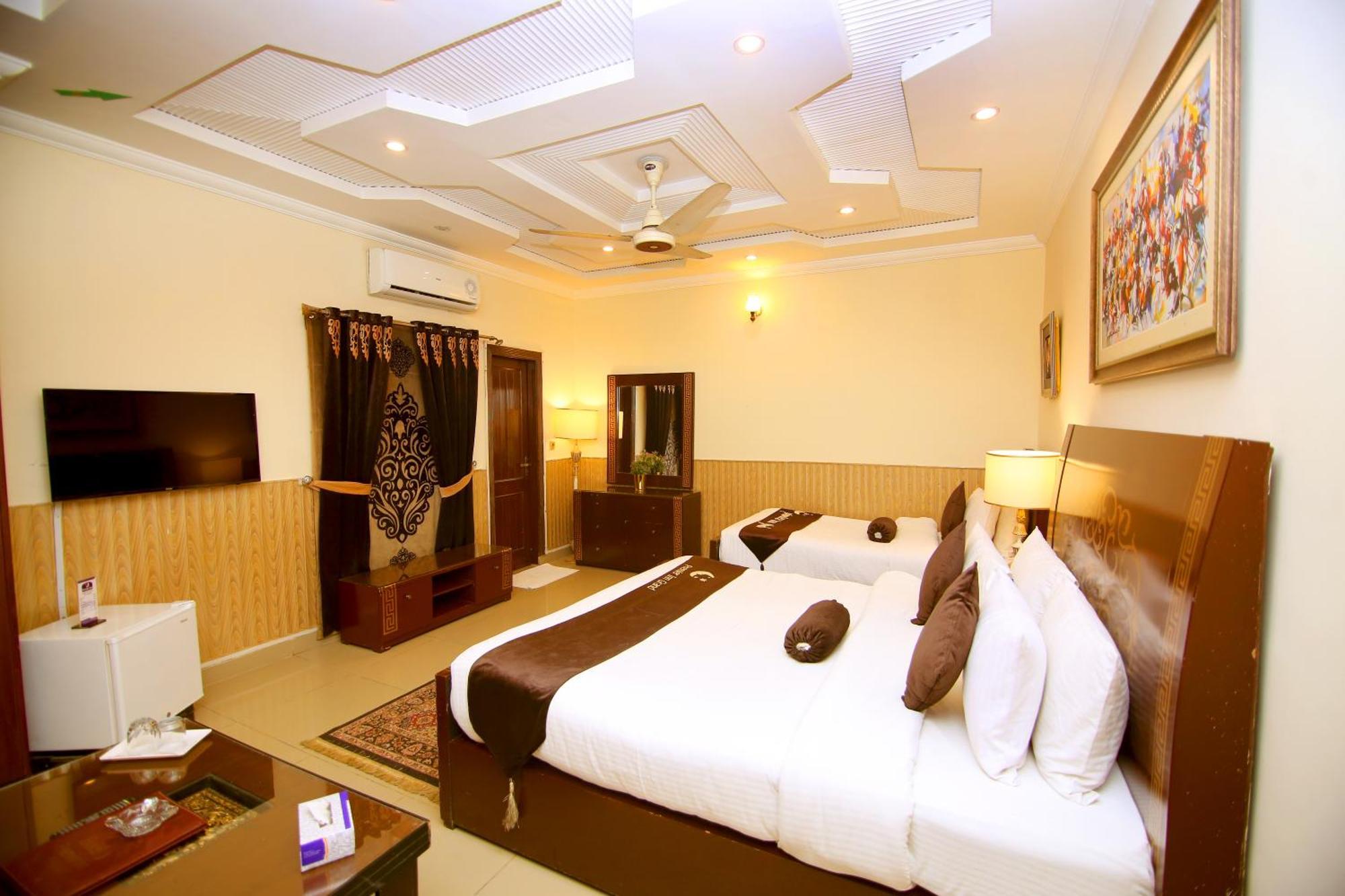Premier Inn Grand Gulberg 라호르 외부 사진